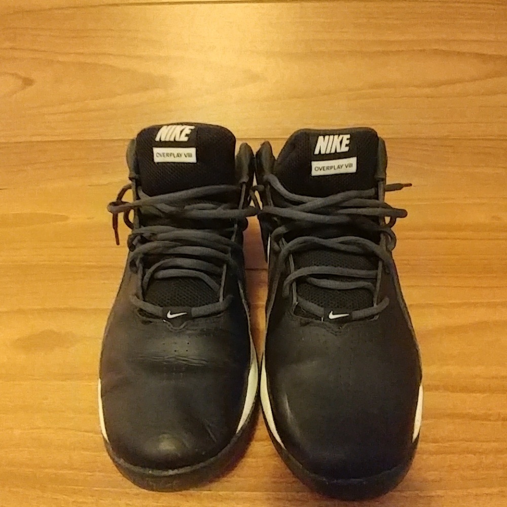 Overplay Nike mens size 11.€MAKE A OFFER}